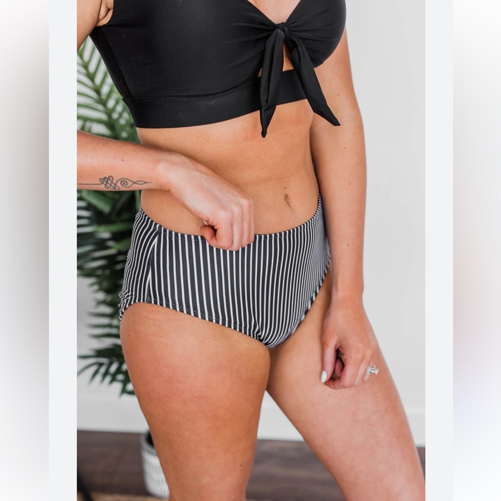 Women Two Piece Bikini Set High Waisted Stripe Bottom Black Top Swimsuit NWT M